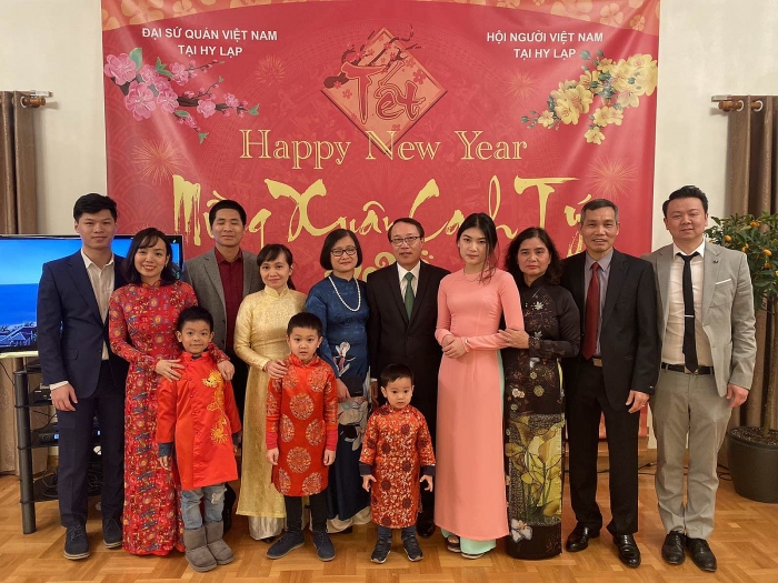 tet cong dong am ap mung xuan canh ty o hy lap