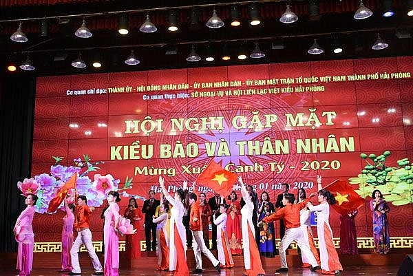 kieu bao vui xuan tren dat cang