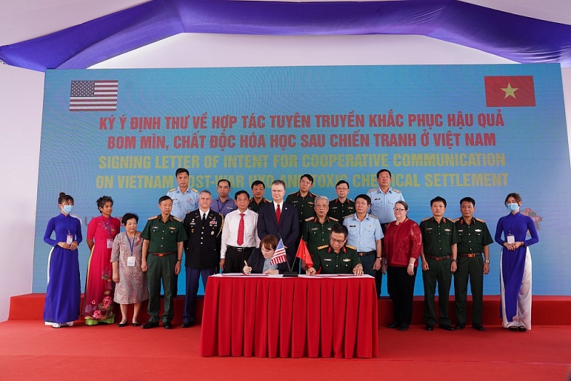 Hoa Kỳ và Việt Nam cam kết hợp tác khắc phục hậu quả chiến tranh