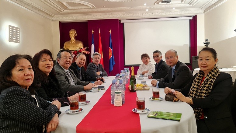 Đại sứ Đinh Toàn Thắng tiếp Hội Thân hữu Việt kiều Ai-Lao tại Pháp