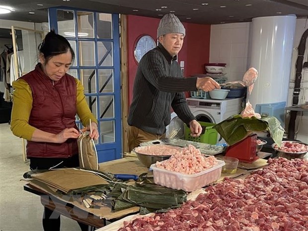 Không khí chuẩn bị Tết của người Việt tại Pháp