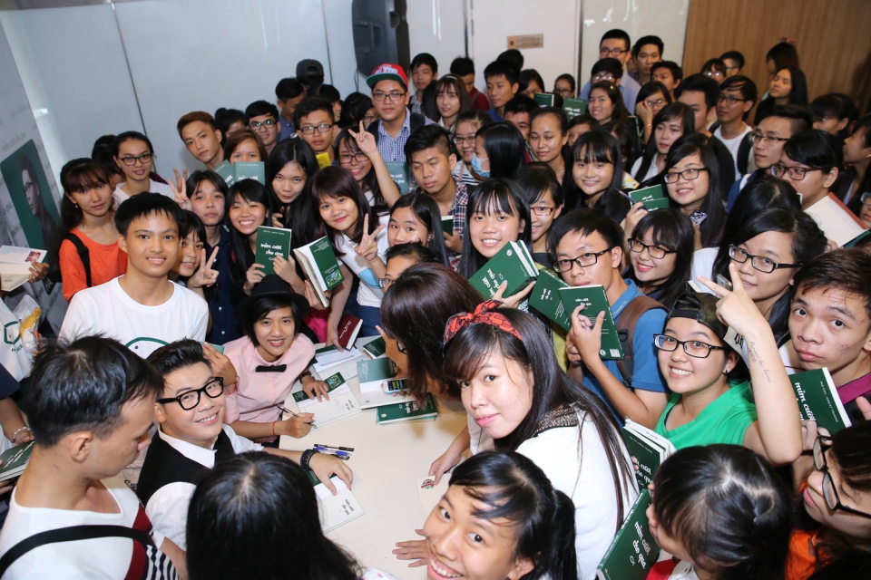 hai goc nhin ve van cua nguoi tre