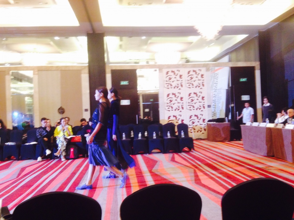 Thời trang Việt Nam và câu chuyện của những thách thức thoi trang viet nam cau chuyen cua nhung thach thuc