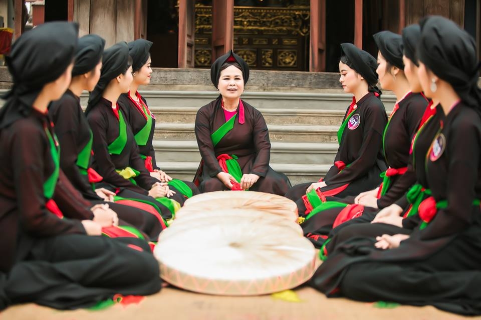 thi sinh nguoi dep kinh bac trai nghiem van hoa quan ho