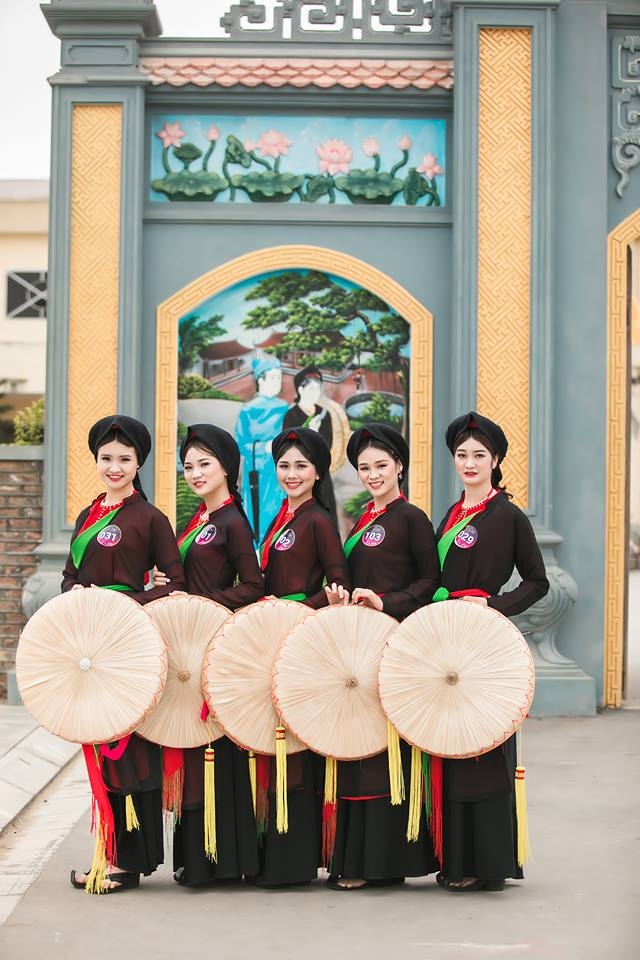 thi sinh nguoi dep kinh bac trai nghiem van hoa quan ho