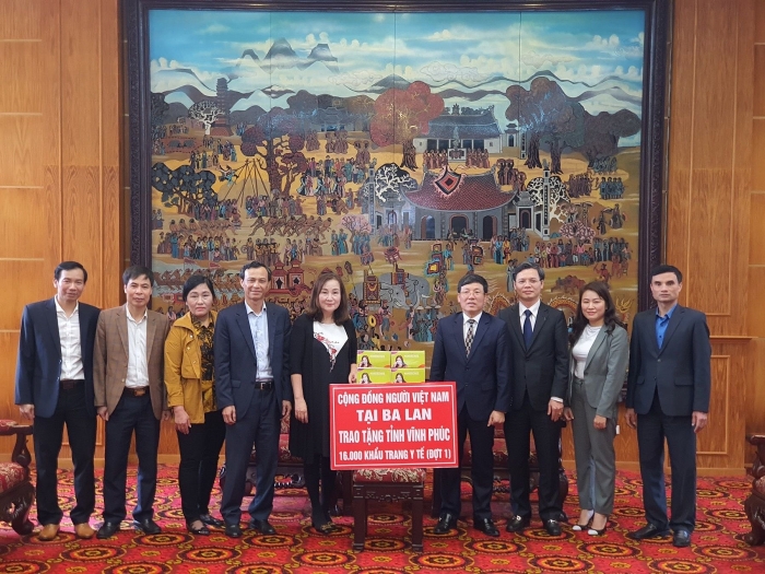 Virus corona: Kiều bào tại Ba Lan trao tặng khẩu trang y tế cho tỉnh Vĩnh Phúc dich virus corona kieu bao tai ba lan trao tang khau trang y te cho tinh vinh phuc