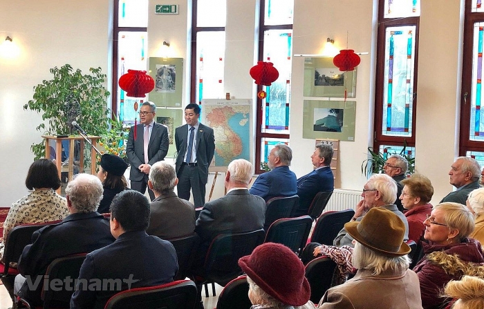 trien lam anh va tac pham dieu khac ve viet nam tai hungary