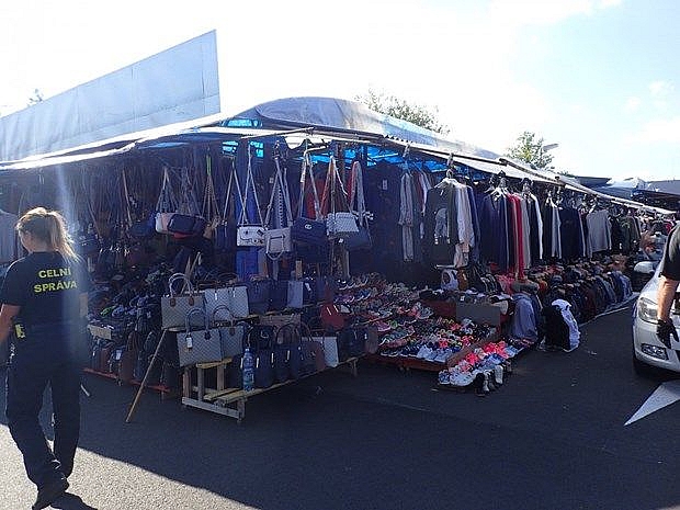 chay cho cua nguoi viet o cheb ch czech gan bien gioi voi duc