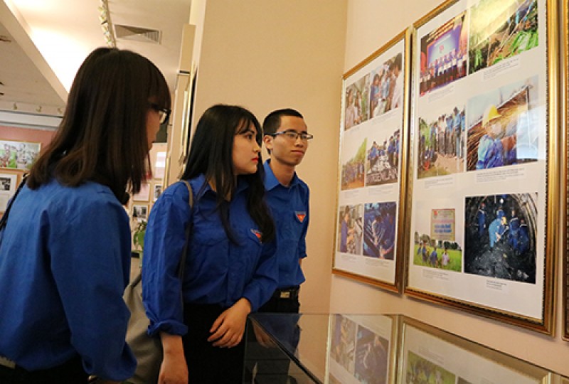 Triển lãm “Chủ tịch Hồ Chí Minh với thế hệ trẻ" trien lam chu tich ho chi minh voi the he tre