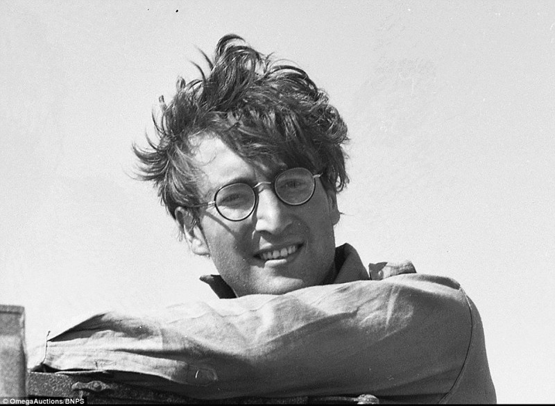 Dung nhan khác lạ của John Lennon dung nhan khac la cua john lennon