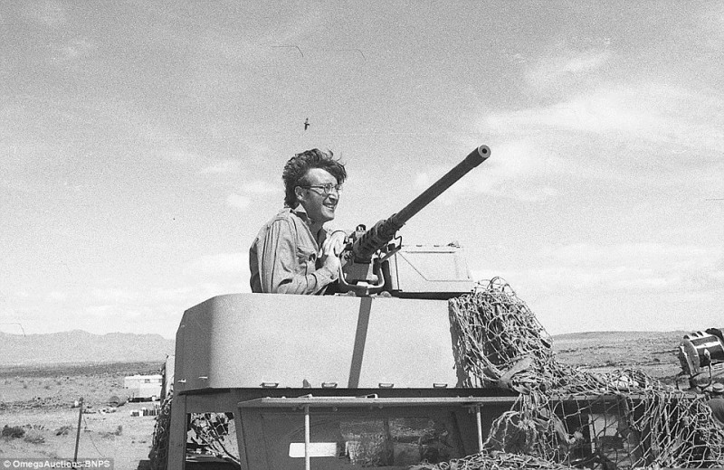 Dung nhan khác lạ của John Lennon dung nhan khac la cua john lennon