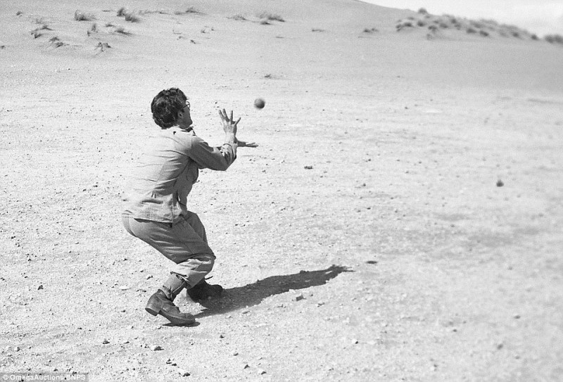 Dung nhan khác lạ của John Lennon dung nhan khac la cua john lennon