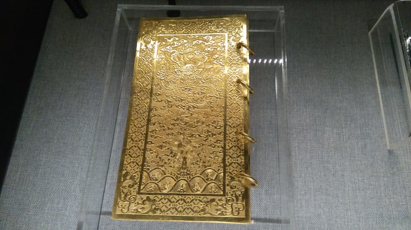 bao vat trieu nguyen ra mat cong chung