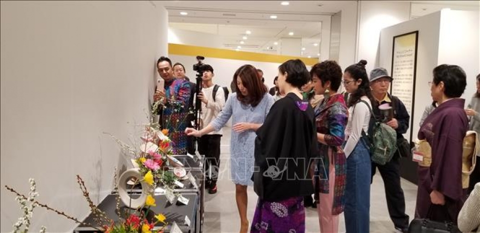 viet nam lan dau tien tham du trien lam ikebana vung kansai