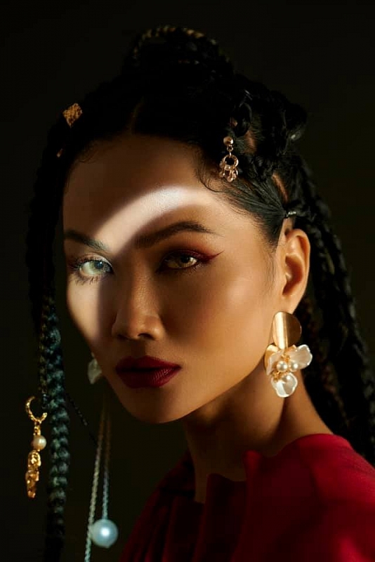 Hoa hậu H’Hen Niê gấn ấn tượng với bộ ảnh về sự tự tin của phụ nữ Hoa hậu H’Hen Niê gây ấn tượng với bộ ảnh về sự tự tin của phụ nữ