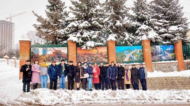 dai su nguyen hong thach uu tien thao go kho khan cho nguoi viet o ukraine