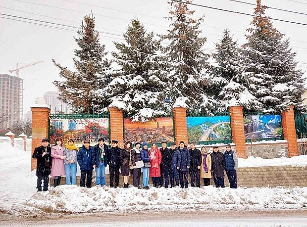 Đại sứ Nguyễn Hồng Thạch: Ưu tiên tháo gỡ khó khăn cho người Việt ở Ukraine