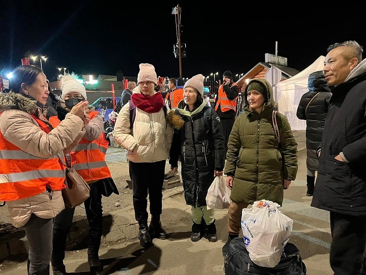 Đại sứ Nguyễn Tuấn và nỗi trăn trở làm sao có thể giúp nhiều hơn đồng bào Việt Nam tại Ukraine gặp nạn Đại sứ Nguyễn Tuấn và nỗi trăn trở làm sao có thể giúp nhiều hơn đồng bào Việt Nam tại Ukraine gặp nạn