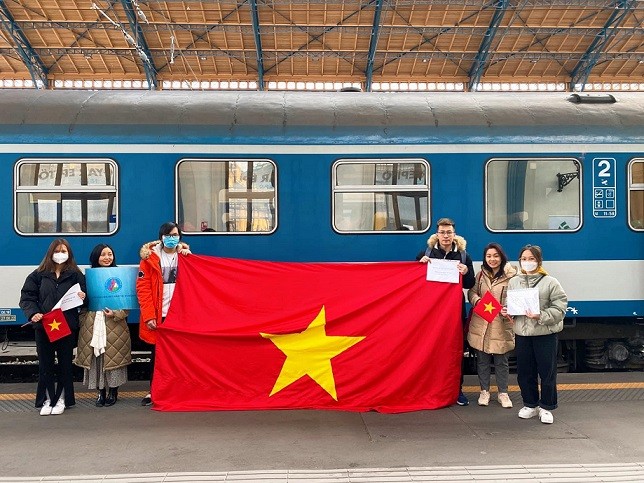Những cuộc hội ngộ xúc động của người Việt ở bên kia biên giới Ukraine
