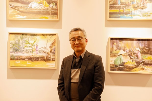Thầy giáo Hàn Quốc và niềm đam mê vẽ tranh về Việt Nam