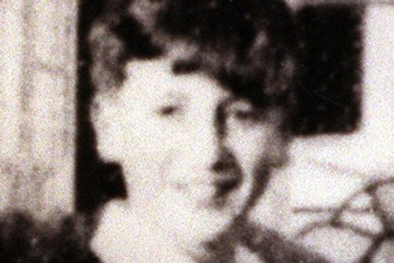 thu dau doi cua john lennon bi e am