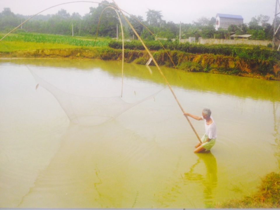 sac mau hoa nhap duoi ong kinh cua nguoi khuyet tat