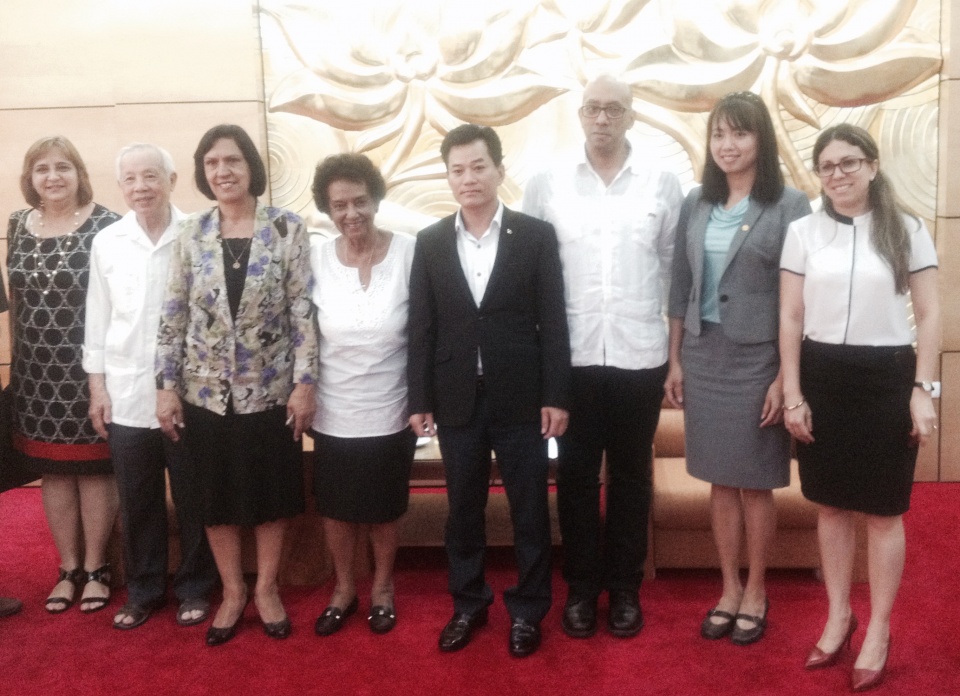 viet nam tiep tuc sat canh cung cuba