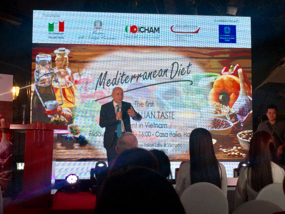 khong gian am thuc dich thuc o ngoi nha italy tai ha noi