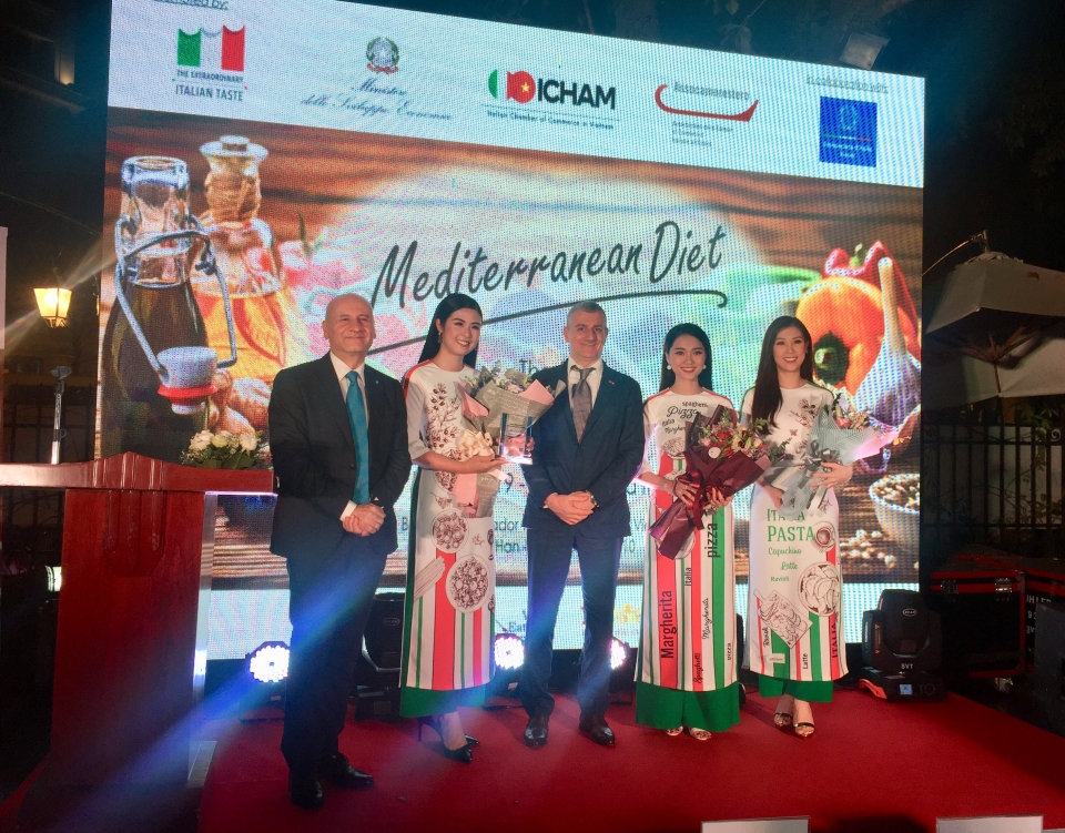 khong gian am thuc dich thuc o ngoi nha italy tai ha noi