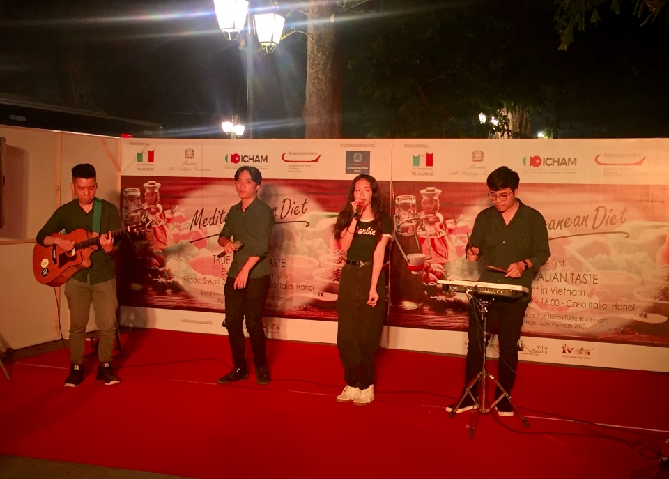 khong gian am thuc dich thuc o ngoi nha italy tai ha noi