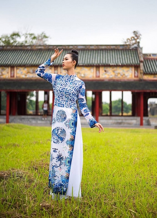 chiem nguong bo suu tap ao dai lay cam hung tu my thuat trieu nguyen