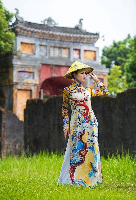 chiem nguong bo suu tap ao dai lay cam hung tu my thuat trieu nguyen