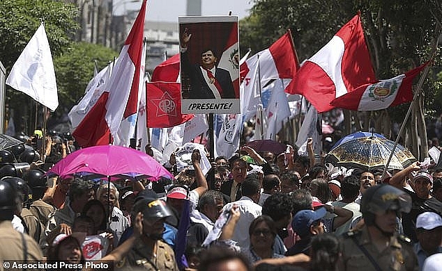 co tong thong peru de lai thu tuyet menh phu nhan moi cao buoc tham nhung