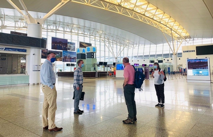 dai su quan anh lam viec chat che voi cac co quan tai viet nam de ho tro cong dan anh