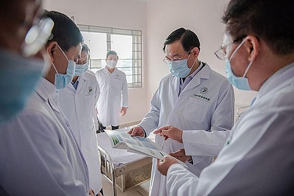 cuoc chien khong gioi han phim tai lieu ve no luc day lui dich covid 19 o viet nam