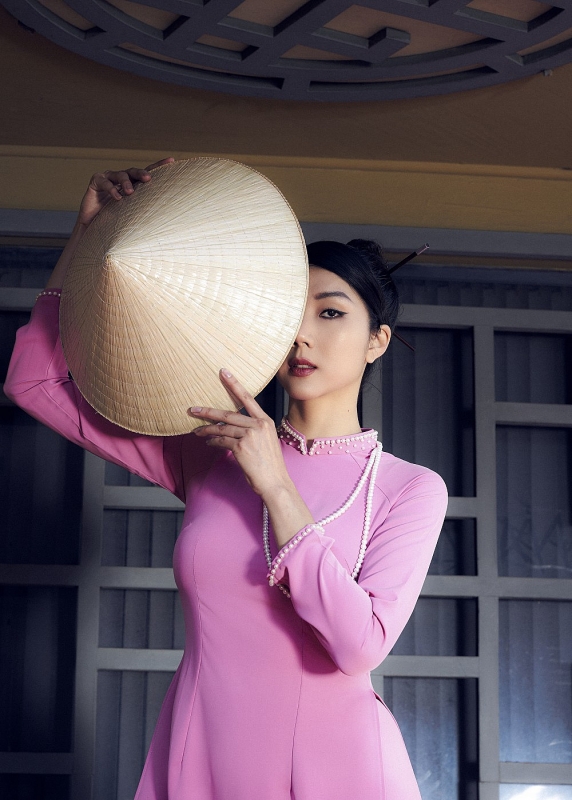 Siêu mẫu Việt Nam Ngọc Quyên ra mắt bộ sưu tập áo dài Nét Á tại Mỹ