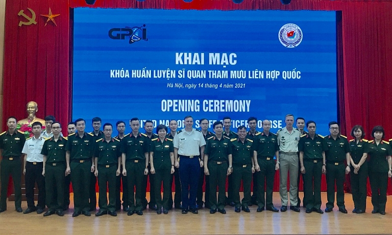 Khai mạc Khóa huấn luyện Sĩ quan tham mưu Liên hợp quốc tại Việt Nam Khai mạc Khóa huấn luyện sĩ quan tham mưu Liên hợp quốc tại Việt Nam