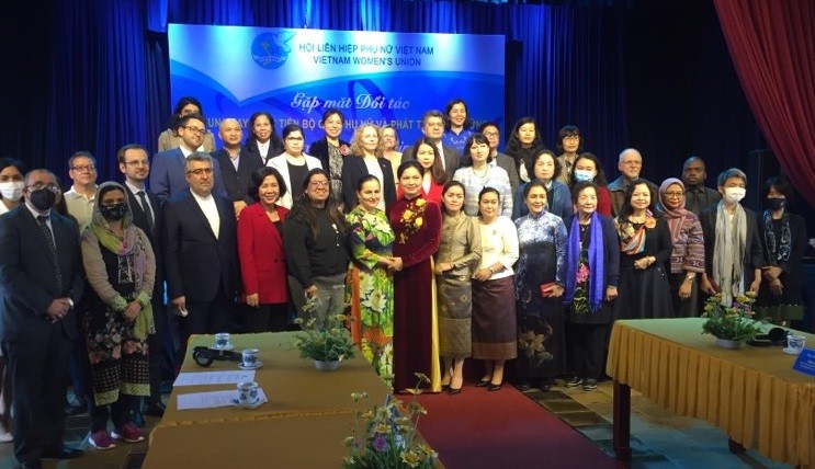 Gặp gỡ vì sự tiến bộ của phụ nữ và phát triển bền vững