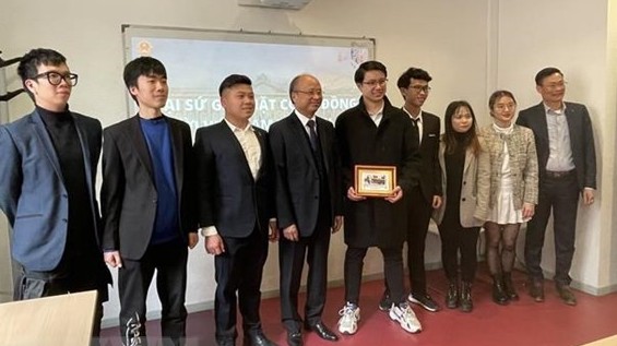 cong dong nguoi viet tai thanh pho toulouse ngay cang vung manh