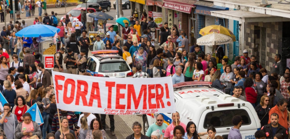 bat on chinh tri gay can tro hoi phuc kinh te tai my latin