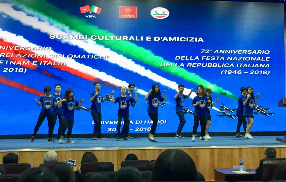 giao luu huu nghi mung 72 nam quoc khanh italy