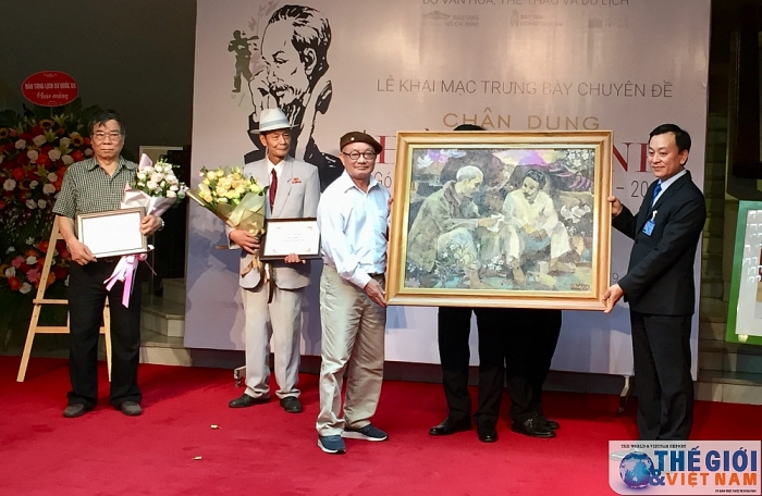 chan dung chu tich ho chi minh goc nhin tu tranh co dong