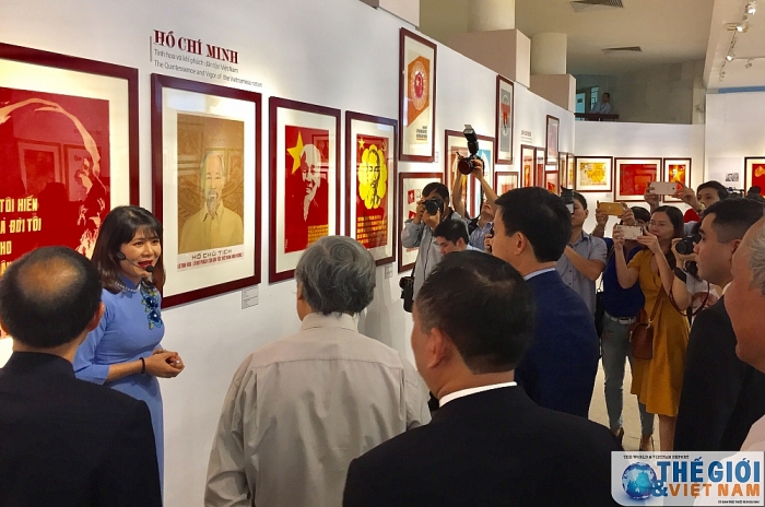 chan dung chu tich ho chi minh goc nhin tu tranh co dong