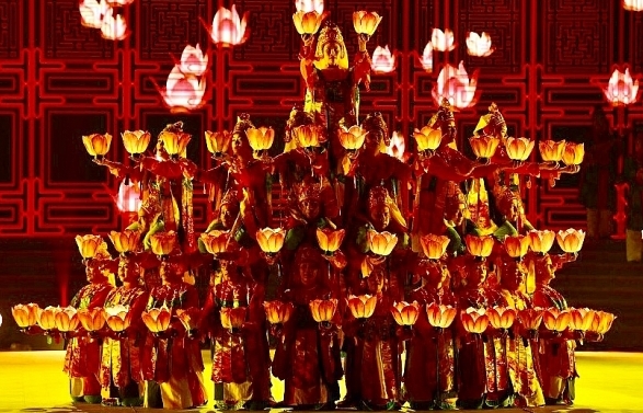Lung linh sắc màu đêm văn hóa nghệ thuật tại Đại lễ Vesak 2019