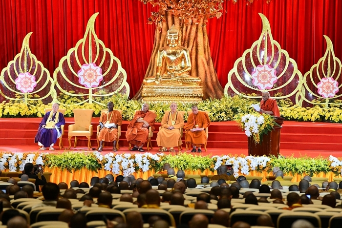 lung linh sac mau dem van hoa nghe thuat tai dai le vesak 2019