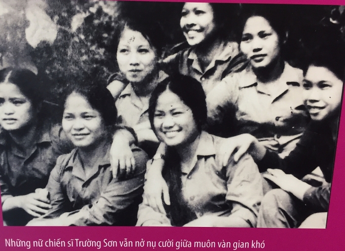 kieu hanh truong son song lai ky uc cua nhung co gai tren duong truong son