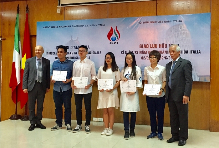 dai su italy su tuong dong da giup hai dat nuoc gan nhau hon