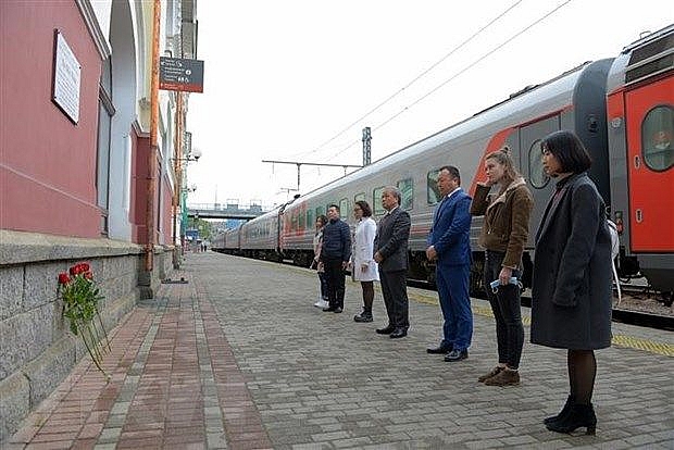 nguoi viet va ban be nga tai vladivostok dang hoa tuong nho ho chi minh