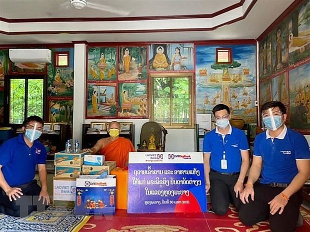 Cộng đồng người Việt tại Lào chung tay cùng chính quyền phòng, chống dịch