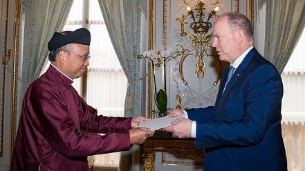 dai su dinh toan thang trinh quoc thu len quoc vuong monaco albert de nhi